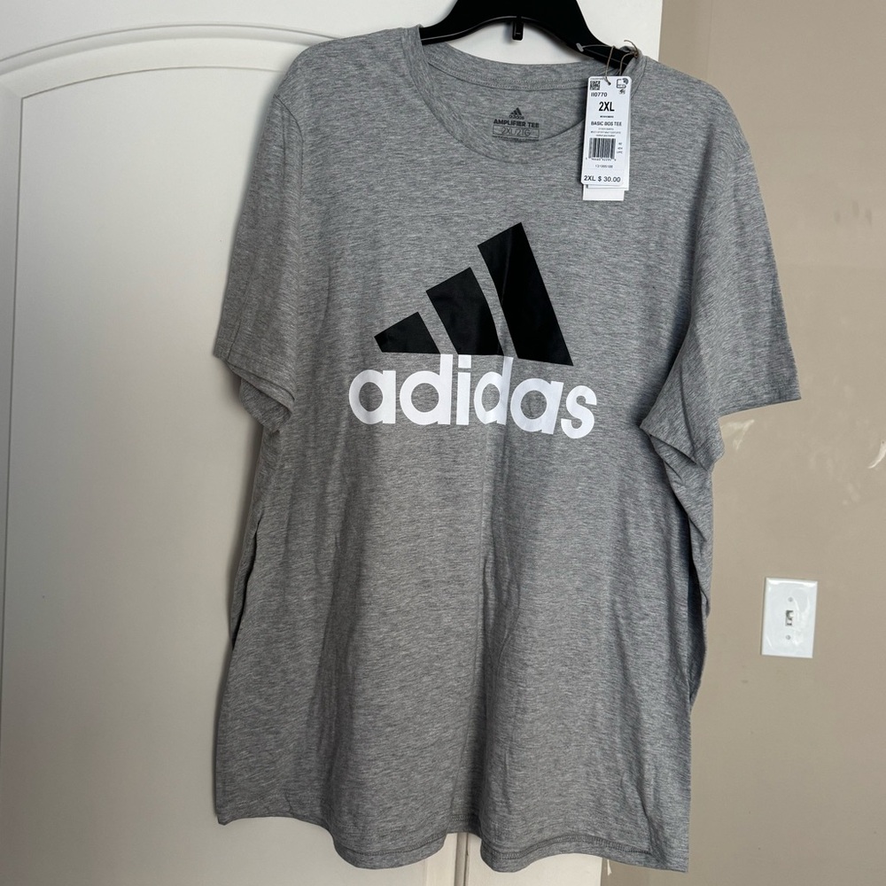 Brand new “Adidas” men’s shirt.Size-2XL,color-gray.👕
